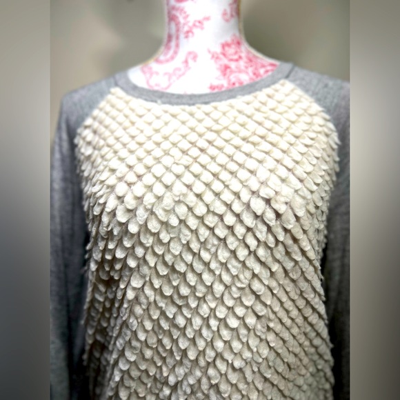 Ann Taylor Grey Cream Textured Wool Sweater size S - Picture 2 of 8